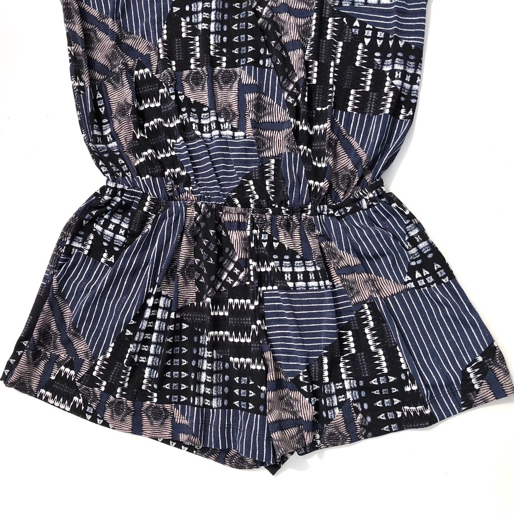 BCBG BCBGeneration romper shorts women XS tribal print deep V neck hidden pocket - Picture 5 of 15